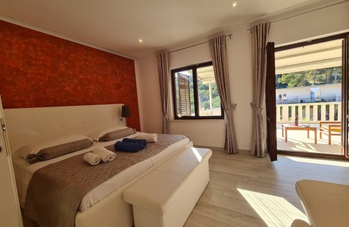 Kobas Bed & Breakfast | Villa Mirosa