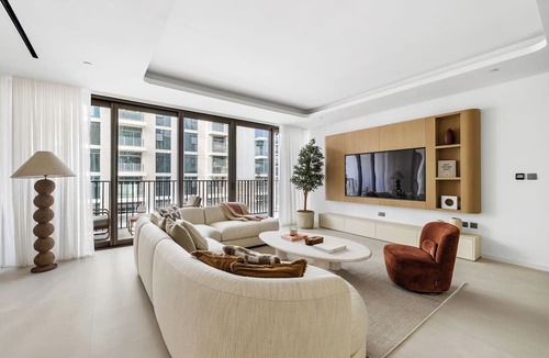 Al Wasl Apartment | Upscale 3BR Maid Near Dubai Mall