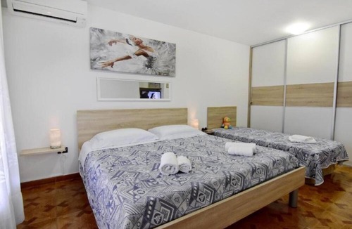 Murine Apartment | Comfortable Apartment in Umag With Parking Space