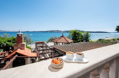 Seget Donji Hotel | HOTEL SEGETSKI DVORI Beachfront Oasis & Tradition since 1964 - Split Trogir Riviera