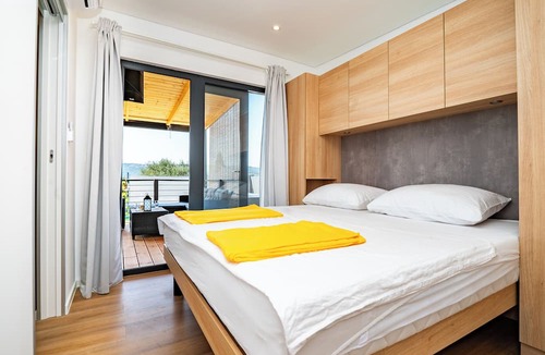 Kastel Novi House | Red Eirth Kastel Stafilic