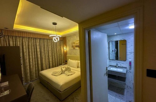 Al Sabkha Hotel | Gold Sky Avenue Hotel