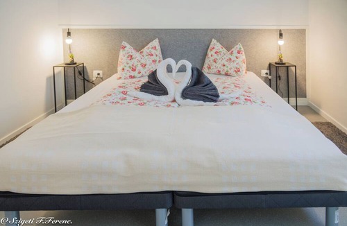 Sarsoni Apartment | Apartment Sleeps 4 With Free Parking