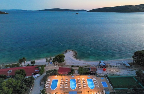 Seget Donji Hotel | Apartments Medena