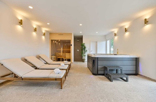 Seget Vranjica Apartment | LUXURY 2 BEDROOMS, 2 BATHROOMS APARTMENT WITH WHIRLPOOL AND SAUNA