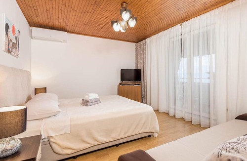 Opric Apartment | Cozy apartment in Lovran with house sea view