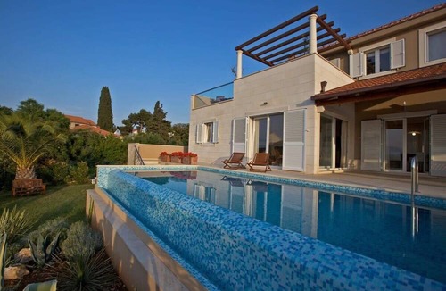 Mirce Villa | Beautifully Decorated Villa Near Green Village