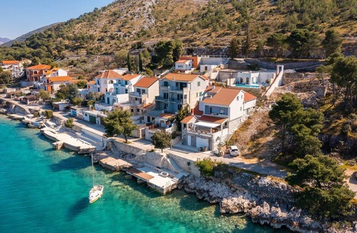 Grebastica Villa | Beachfront Villa Blue Bay with Pool