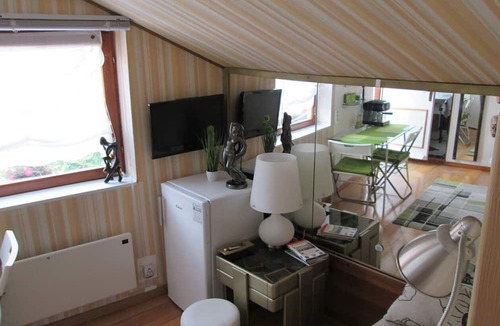 Zagreb Apartment | STUDIO GREEN near city center, free parking, wifi, at banks of river Sava