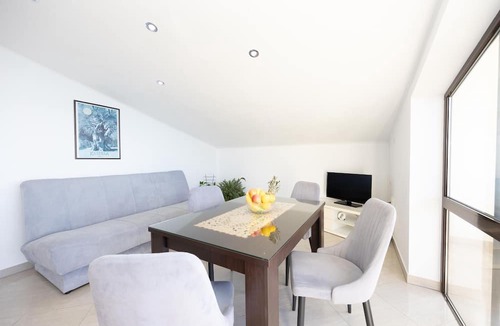Kastel Kambelovac Apartment | Nice apartment in Kastel Kambelovac