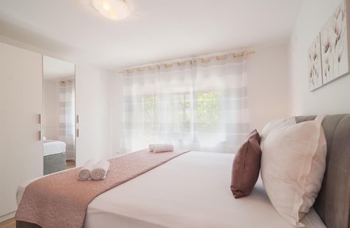 Dugi Rat Apartment | Awesome apartment in Dugi Rat with WiFi