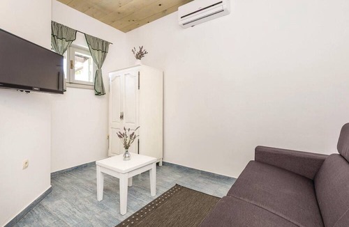Lovran Apartment | Stunning apartment in Lovran with house sea view