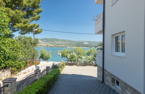Mastrinka Apartment | Apartments Janja (30131-A5) - Arbanija (Ciovo)