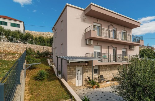 Dugi Rat Apartment | Amazing apartment in Mali Rat with house sea view