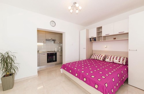 Kastel Kambelovac Apartment | Gorgeous apartment in Kastel Kambelovac