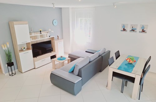 Kastel Stafilic Apartment | Enelani 2 apartment near the beach outdoor gym/table tennis/table football