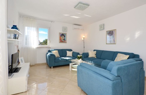 Okrug Gornji Apartment | LOOK, comfy & spacious 3bdr apt in Okrug Gornji, 300m from a beach