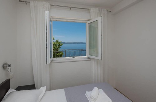 Zivogosce Apartment | Apartments Mladen
