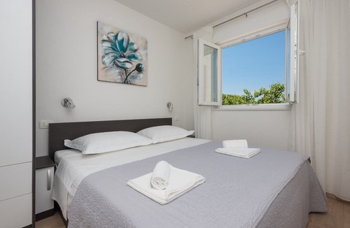 Zivogosce Apartment | Apartments Mladen