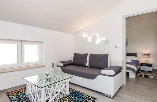 Tulisevica Apartment | Stunning apartment in Lovran with house sea view