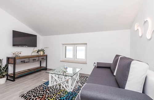 Tulisevica Apartment | Stunning apartment in Lovran with house sea view