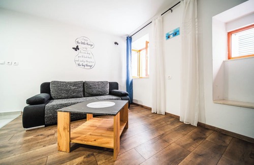 Cove Tri Zala (Zrnovo) Apartment | M & J Central Suites