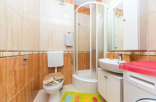 Znjan Apartment | Close to Znjan beach, spacious studio with balcony