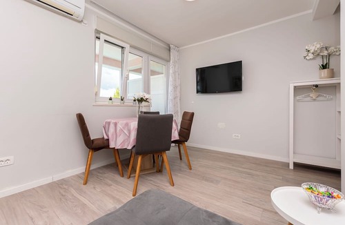 Mimice Apartment | Apartments Adriatic Blue With Pool