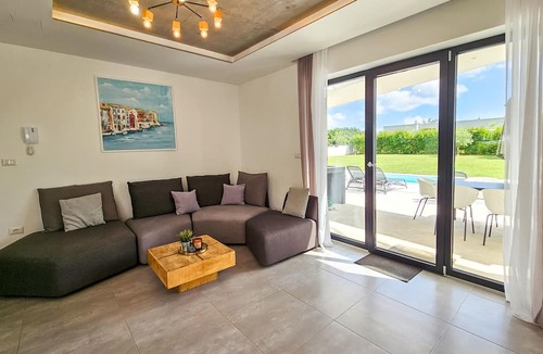 Prkacini House | Gorgeous home in Zminj
