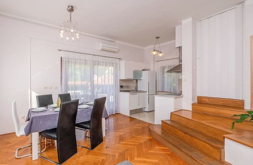 Opric Apartment | Lovely apartment for 8 guests with WIFI, private pool, A/C, TV and terrace