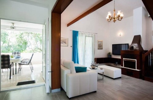 Businci House | Charmante Villa Layla mit Meerblick und Pool by Interhome