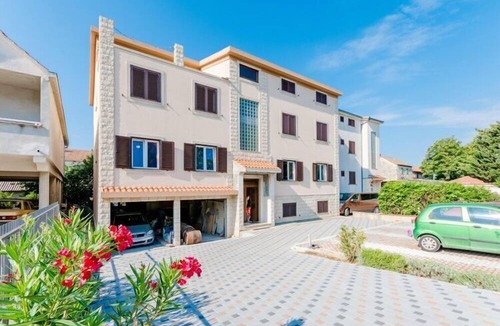Kastel Gomilica Apartment | Apartment Karlo - Two Bedroom Apartment with Balcony (Matanić)