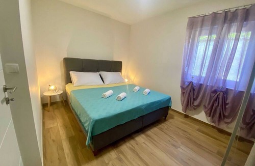 Sarsoni Apartment | VERT Apartment - Two Bedroom Apartment with Terrace