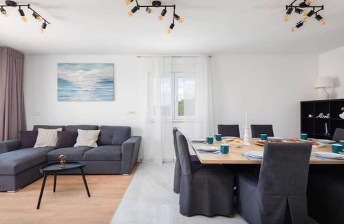 Kastel Sucurac Apartment | Shimmering Sea Apartment with Terrace - Four Bedroom Apartment with Terrace