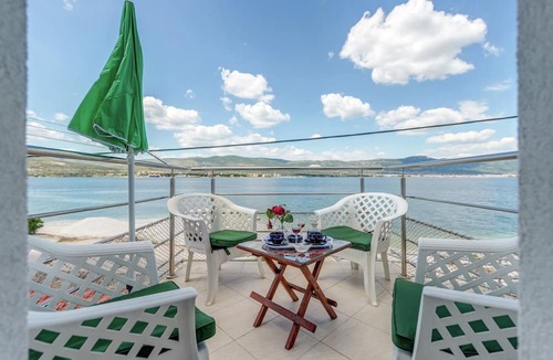 Arbanija Apartment | Apartment in Arbanija with Terrace