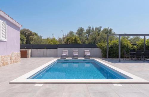Vinisce House | Holiday home Nancy with private swimming pool