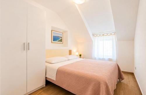 Kastel Stafilic Apartment | Apartment in a small village near the beach