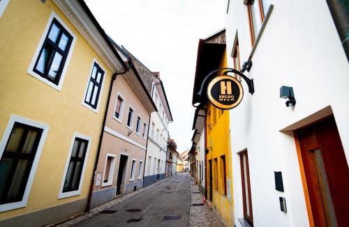 Kranj Apartment | Hucho House Hotel and apartments