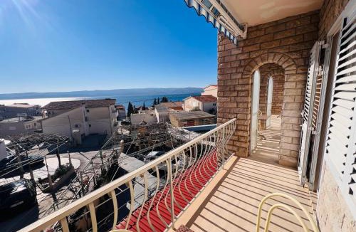 Dugi Rat Apartment | A6 - Spacious apt w pool terrace and sea view