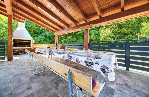 Selnica House | Greenwood Retreat With Hot Tub & Sauna - Happy Rentals