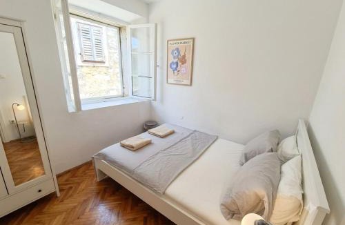 Stari Grad House | Oleas Stari Grad Hvar - Private Guest Rooms - 2 Min to Sea & Center