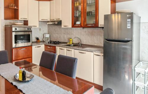 Pucisca Apartment | Stunning Apartment In Pucisca With Wifi