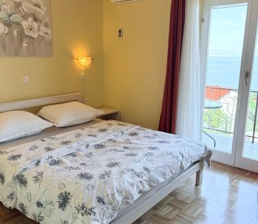 Opric House | Guest house Ivo