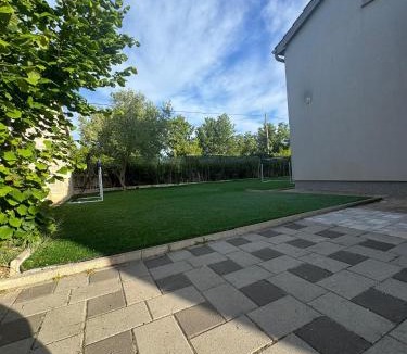 Zemunik Donji Apartment | Apartment Cherry Garden