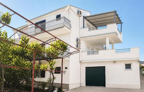 Kucice Apartment | Beautiful Apartment In Kucice With Wifi