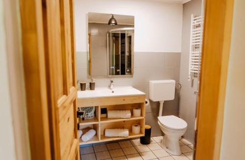 Lasko House | House 14H - Boutique Nature Retreat & Sauna Charm