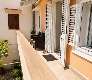 Nerezine Apartment | Yasmin Breeze Apartment