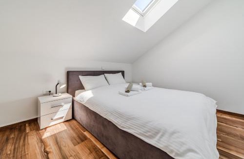 Desinic House | The Blue House with Sauna & Jacuzzi - Happy Rentals