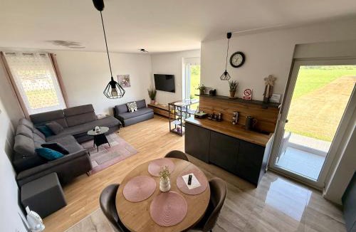 Durdevac Apartment | Apartman Nebo Moderan smještaj, 5G Internet, Parking, Pogled i Besplatne ulaznice za Mini Zoo