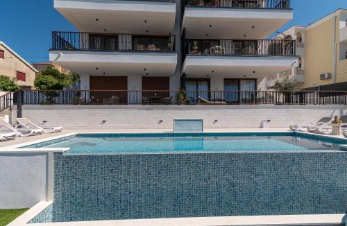 Seget Vranjica Apartment | Royal Oak beachfront residence Trogir Seget Vranjica